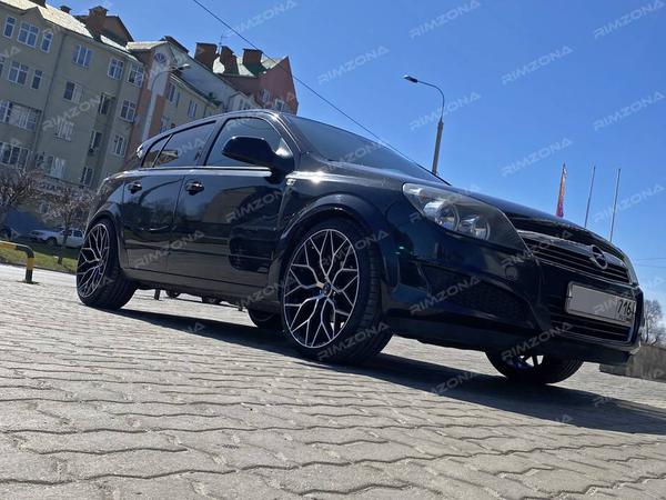 Opel Astra H на стильных дисках Vossen HF-2 R19 - Фото № 1