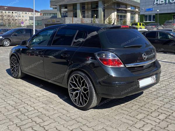 Opel Astra H на стильных дисках Vossen HF-2 R19 - Фото № 3