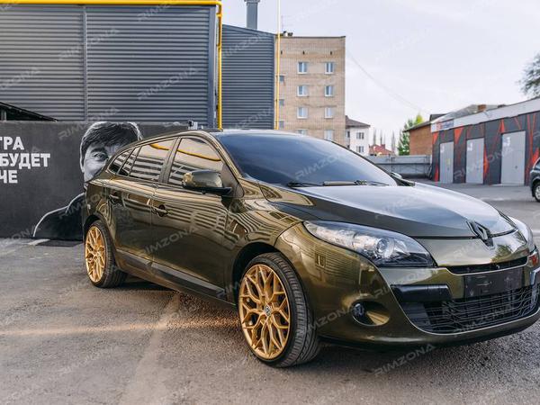 Renault Megane 3 на дисках VOSSEN HF-2 - Фото № 1