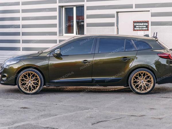 Renault Megane 3 на дисках VOSSEN HF-2 - Фото № 3