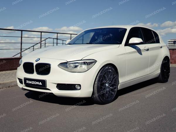 BMW 1-series на литых дисках в стиле BMW 1000m R18 - Фото № 1