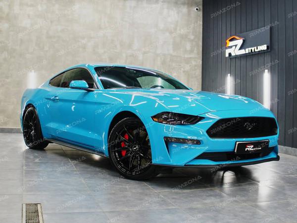 Ford Mustang на литых дисках в стиле Rohana RFX13 R20 - Фото № 1