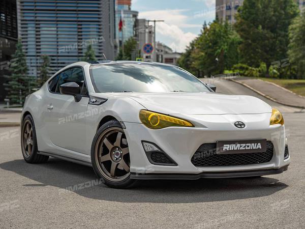 TOYOTA GT86 НА ЛИТЫХ ДИСКАХ В СТИЛЕ RAYS TE37 R18 - Фото № 1